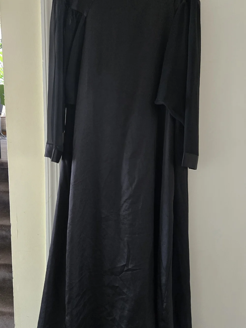 Elegant Black Satin Long Gown and Robe Set - Picture 3 of 5